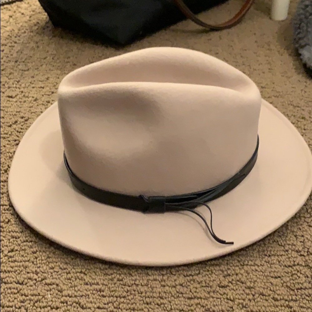 Women’s fedora hat